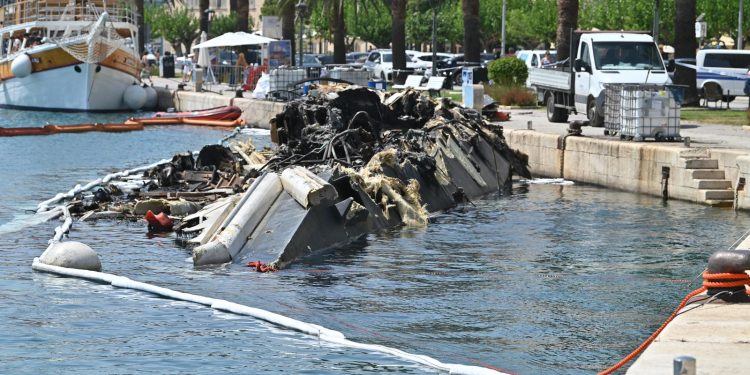 OGROMNA MATERIJALNA ŠTETA Vlasnik mora ukloniti jahtu koja je izgorjela u Makarskoj | NACIONAL.HR