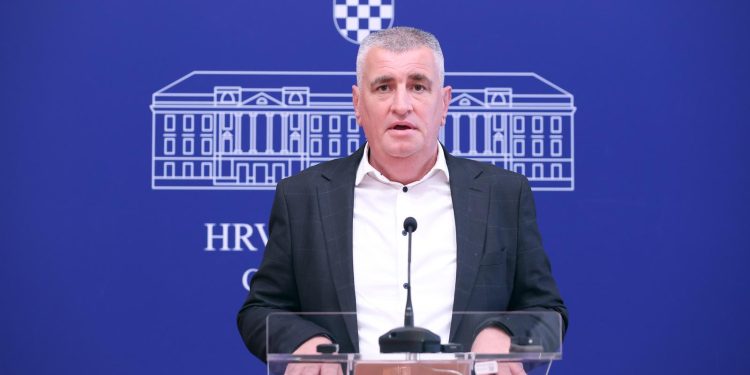 HDZ I DP NAGRAĐUJU POSLUŠNIKA Bulj opleo po Vujčiću, nije birao riječi: ‘Zločinac, grobar hrvatske kune…’ | NACIONAL.HR