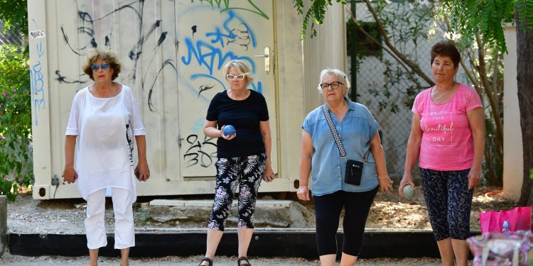 ŽENE I ODLAZAK U MIROVINU Važno je pripaziti na uvjete dobi i staža, već iduće godine diže se dobna granica | NACIONAL.HR