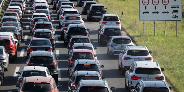 ŠPICA SEZONE Kilometarske kolone prema moru, više prometnih nesreća na autocestama. ‘Vozači, usporite’ | NACIONAL.HR