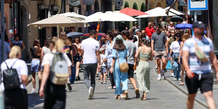 PRIPREMITE SE! Toplinski val početkom tjedna, u primorskim područjima slijedi i vrlo velika opasnost | NACIONAL.HR
