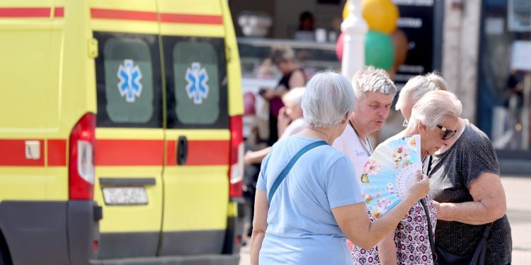 ZBOG VELIKIH VRUĆINA Hitna u Zagrebu ima pune ruke posla. Zabilježili čak 30 posto više intervencija | NACIONAL.HR