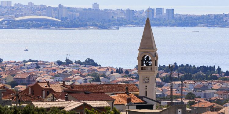 ‘SULUDI PROJEKT’ Građanska inicijativa protiv mosta preko Kaštelanskog zaljeva. ‘Dovest će do prometnog kolapsa’ | NACIONAL.HR