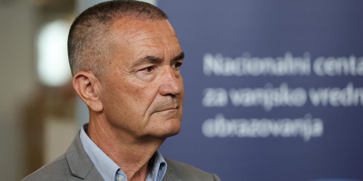 ‘ZLOČIN I KAZNA’ Učenici na državnoj maturi imaju ozbiljan problem! Predaju prazan list papira, evo što se događa | NACIONAL.HR