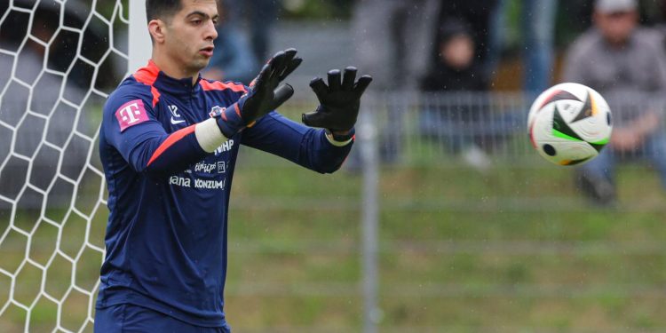 ZABRANJEN ULAZAK Naši reprezentativci zapeli na aerodromu: Uzeli im putovnice i mobitele pa ih vratili kući | NACIONAL.HR