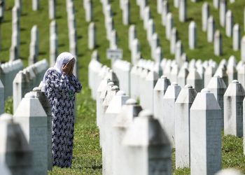 PORUKA SRBIJI EU: Nema mjesta među nama za negatore genocida u Srebrenici | NACIONAL.HR