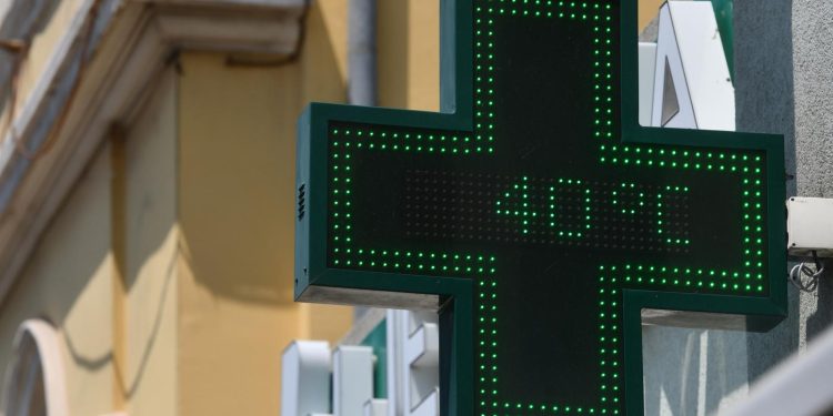 VRHUNAC TOPLINSKOG VALA Danas se pržimo na 38, cijela zemlja pod crvenim upozorenjem. Stiže i nevrijeme | NACIONAL.HR