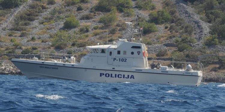 NE BLIŽE OD 300 METARA Splitska policija je samo prošlog tjedna napisala 43 kazne zbog nedozvoljenog glisiranja i sličnih prekršaja | NACIONAL.HR