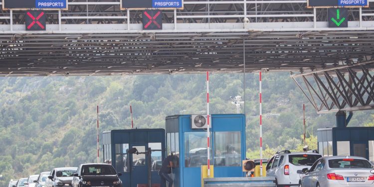 UZALUD OBJAŠNJENJA Stranci pretukli oca i sina iz Konavala: Zaobišli su kolonu, a ovi su to krivo protumačili | NACIONAL.HR