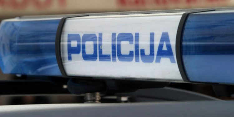 ŠVEĐANI PROTIV NORVEŽANA Masovna tučnjava pijanih turista usred Splita, jedan teško ozlijeđen | NACIONAL.HR