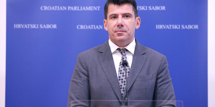 ‘HRVATSKA IZUMIRE’ Grmoja: Država je u službi HDZ-a, a HDZ je brižna majka | NACIONAL.HR