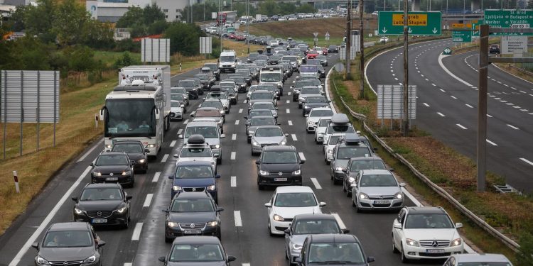 ‘NEMAM RIJEČI’ Evo što turisti kažu o nesnosnim gužvama: ‘Ne vjerujem da ćemo iduće godine dolaziti…’ | NACIONAL.HR