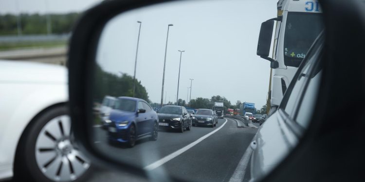 GUŽVE NA CESTAMA Na zagrebačkoj obilaznici kolona, nesreća na A3. Višesatna čekanja na granicama | NACIONAL.HR
