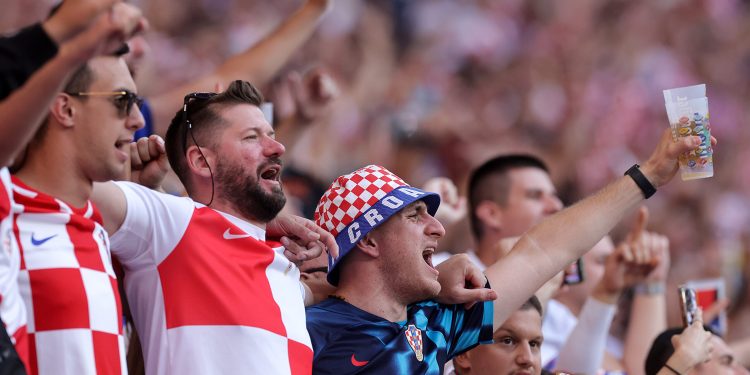 KAZNE SAVEZIMA UEFA ‘profitirala’ zbog bacanja čaša | NACIONAL.HR
