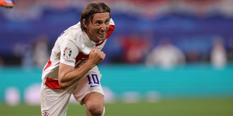 ČETIRI RAZLOGA Englezi se raspisali o Modriću: ‘On je nogometna perfekcija, vidi stvari koje drugi ne’ | NACIONAL.HR