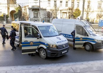 BRZA PRESUDA Krijumčarima ljudi oduzeta vozila i novac, u Hrvatsku prebacili najmanje 160 migranata | NACIONAL.HR