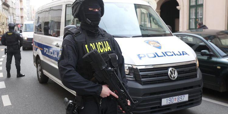 NARKOTIKA NA LOPATE Uskok optužio još dvojicu iz Cezarove skupine za preprodaju droge i oružja | NACIONAL.HR