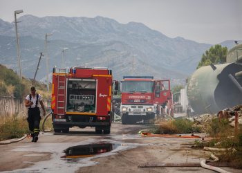 DEŽURA SE I NATAPA Požar u Kaštel Sućurcu još nije ugašen | NACIONAL.HR