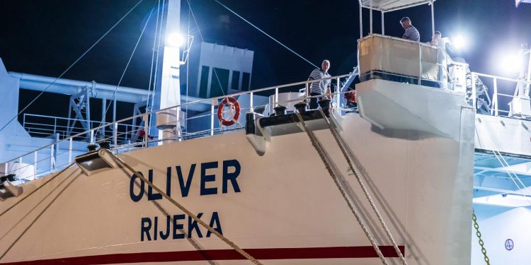 OLIVEROVA MIŽERJA Sindikat pomoraca: ‘Kad mu otkažu motori, pretvara se u skelu i pluta. Nije ga ni trebalo kupiti, ni nazvati po legendarnom pjevaču’ | NACIONAL.HR