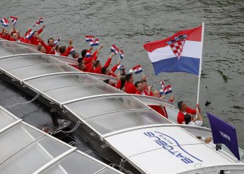 POČELE OLIMPIJSKE IGRE Matić i Cernogoraz poveli hrvatske sportaše na svečanom otvaranju | NACIONAL.HR