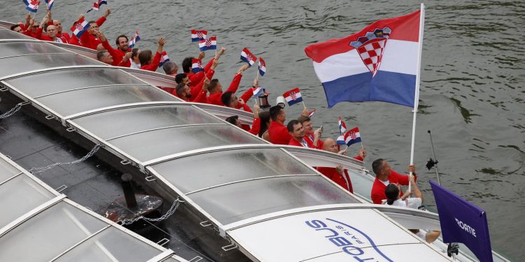 POČELE OLIMPIJSKE IGRE Matić i Cernogoraz poveli hrvatske sportaše na svečanom otvaranju | NACIONAL.HR