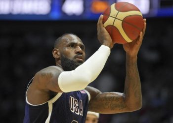 Pariz 20024: LeBron i uzbuđenje Olimpijskih igara kao standardnog nositelja