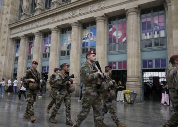 Pariz na nogama, digli bespilotne letjelice: ‘Pripremamo se za druge napade’