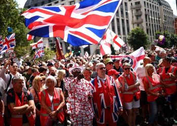 ‘Patrioti’ održali veliki skup u središtu Londona (VIDEO) — RT World News