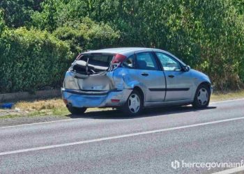 Pet osoba zadobilo lakše ozljede u prometnoj nesreći na M-17, među njima i dvoje maloljetnika