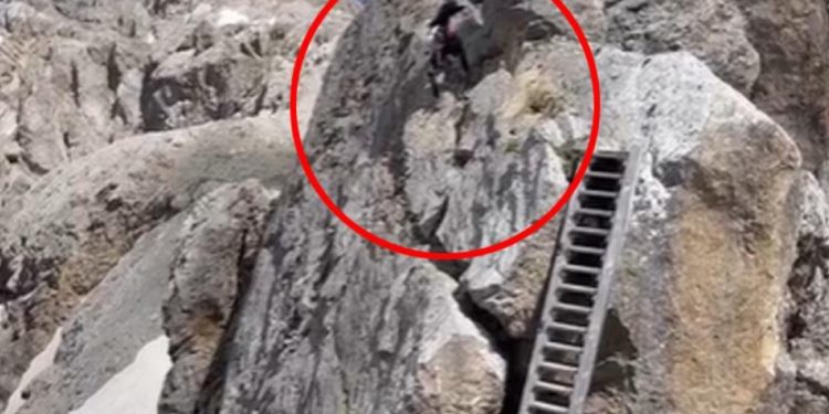Planinar objavio jezivu snimku, veru se po litici s djetetom u naručju: ‘Pogledajte ovog luđaka’