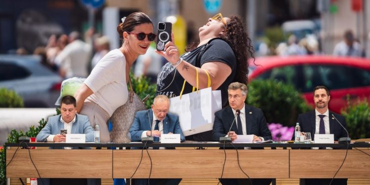 Plenković: “Turistički rezultati sjajni”; Ministar turizma: “Ne trebamo biti jeftiniji od Italije, ali…”