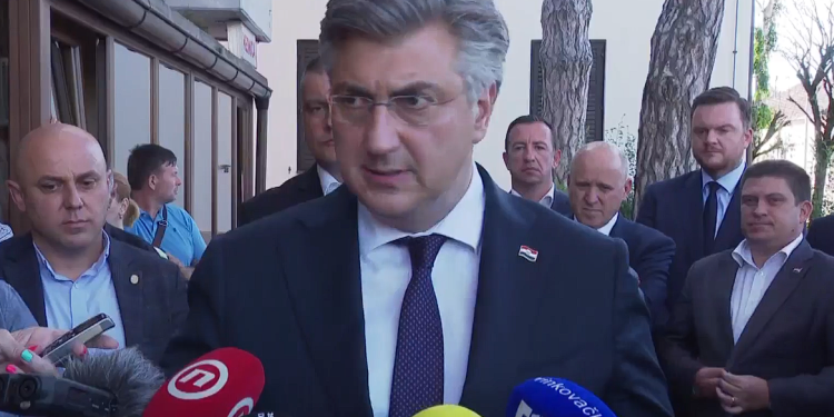 Plenković obišao Bošnjake, najavljena rapidna obnova: ‘Pomoć će biti isporučena’