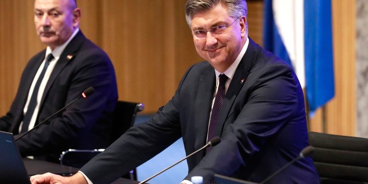 Plenković si diže plaću za skoro 2500 eura: ‘Ovo je samo prvi korak’