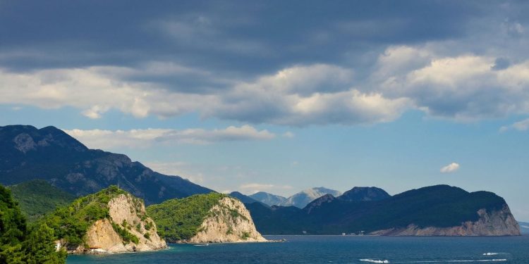 Pod Velebitom bura, nevere i osvježenje na moru