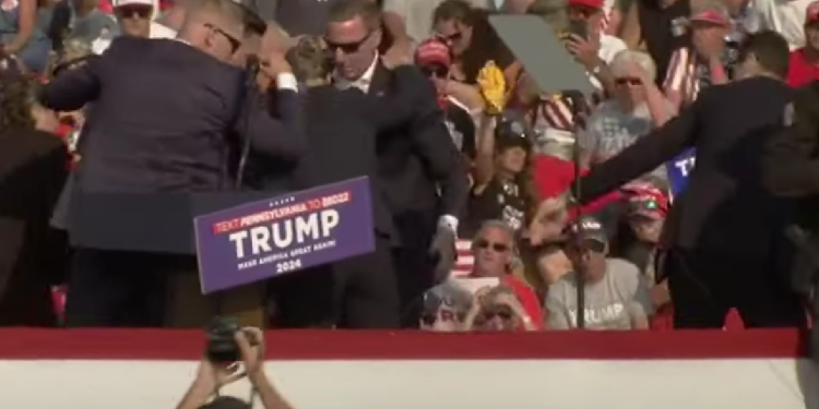 Pogledajte trenutak kada su pucali na Donalda Trumpa