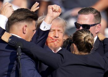 Pokušaj atentata na Trumpa: Okrznuto uho metkom iz puške