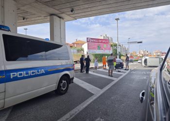 Policija traži svjedoke: Prometna nesreća na ulazu u Split nastala je zbog prolaska kroz crveno