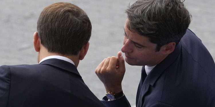 Politička kriza u Francuskoj: Premijer Attal podnio ostavku, ali ostaje na dužnosti