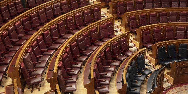 Politički kaos u Španjolskoj: Raspad regionalnih desnih koalicija oko pitanja migranata