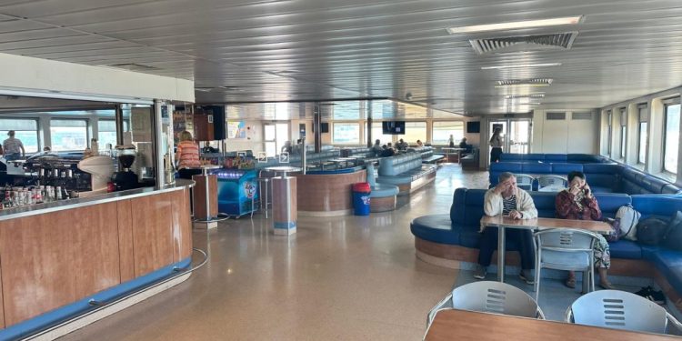 Popodne nije bilo gužve na trajektu za Supetar, blago rečeno. Iz Jadrolinije su nam otkrili podatke za ovaj vikend