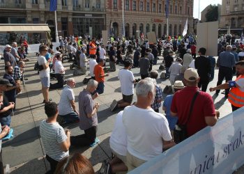 Posebna rasprava u Saboru o moliteljima s Trga: ‘Vrijeđa ih se, viče, zlostavlja, onemogućava’