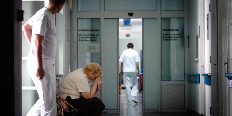 Povratak pošasti: Sve je više oboljelih od korone, KBC Split zabranio posjete