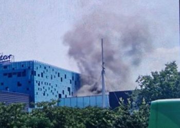 Požar u Dalmareu stavljen pod kontrolu, dvije osobe spašene iz zaglavljenog lifta