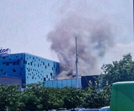 Požar u Dalmareu stavljen pod kontrolu, dvije osobe spašene iz zaglavljenog lifta