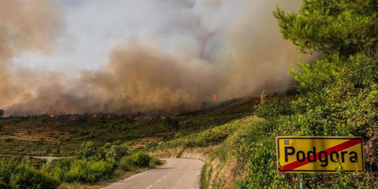 Pred noć se razbuktali požari, u Podgori planiraju evakuaciju dijela stanovništva!