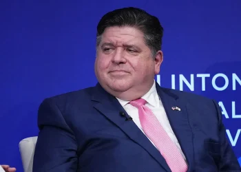 Pritzker umanjuje važnost izbora potpredsjednika Harrisa