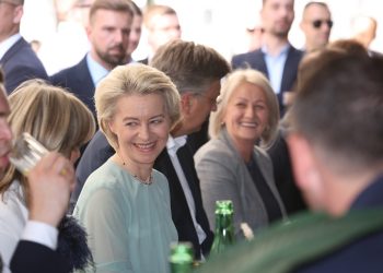 Problem za Ursulu uoči glasanja: Sud potvrdio da mora prestati skrivati ugovore o nabavi cjepiva