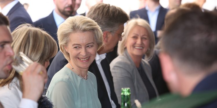 Problem za Ursulu uoči glasanja: Sud potvrdio da mora prestati skrivati ugovore o nabavi cjepiva