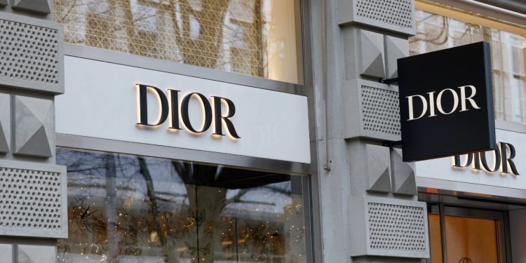 Procurilo koliko Dior plaća izradu torbice koju prodaju za 2780 dolara: A onda i nešto još gore