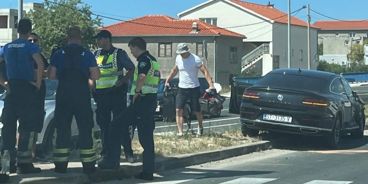 Prometna nesreća u Kaštelima, sudarila se dva automobila